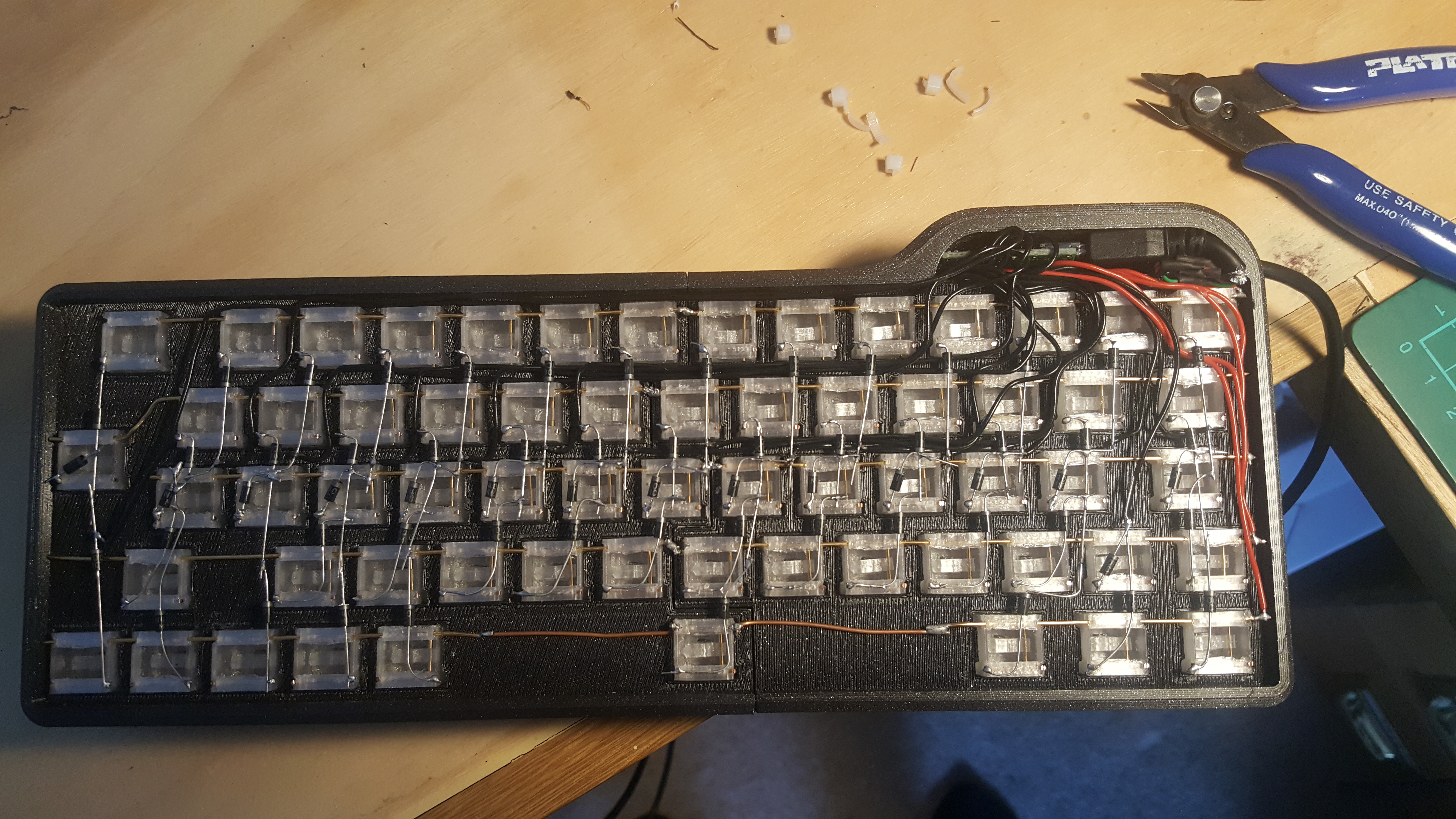 James Stanley I made a mechanical keyboard with 3d-printed switches